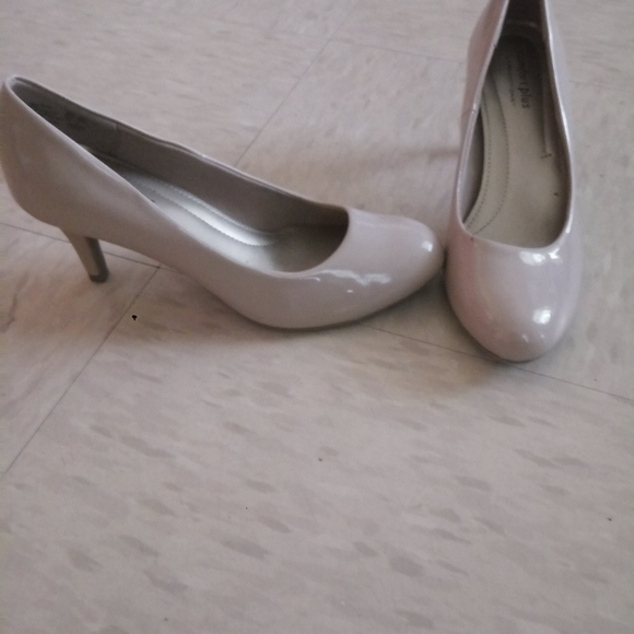 High Heels - Picture 4 of 5